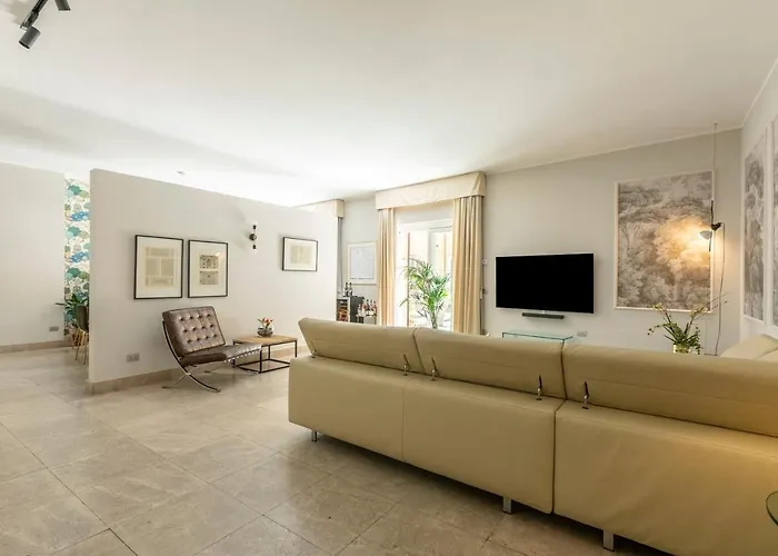 Apartment Romac Fontanella Borghese Palace *